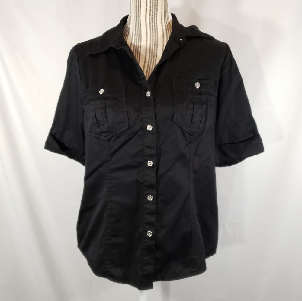 Liz Claiborne Black Short Sleeve Top w/Two Top Buttoned Pockets and Sleeves. Med
